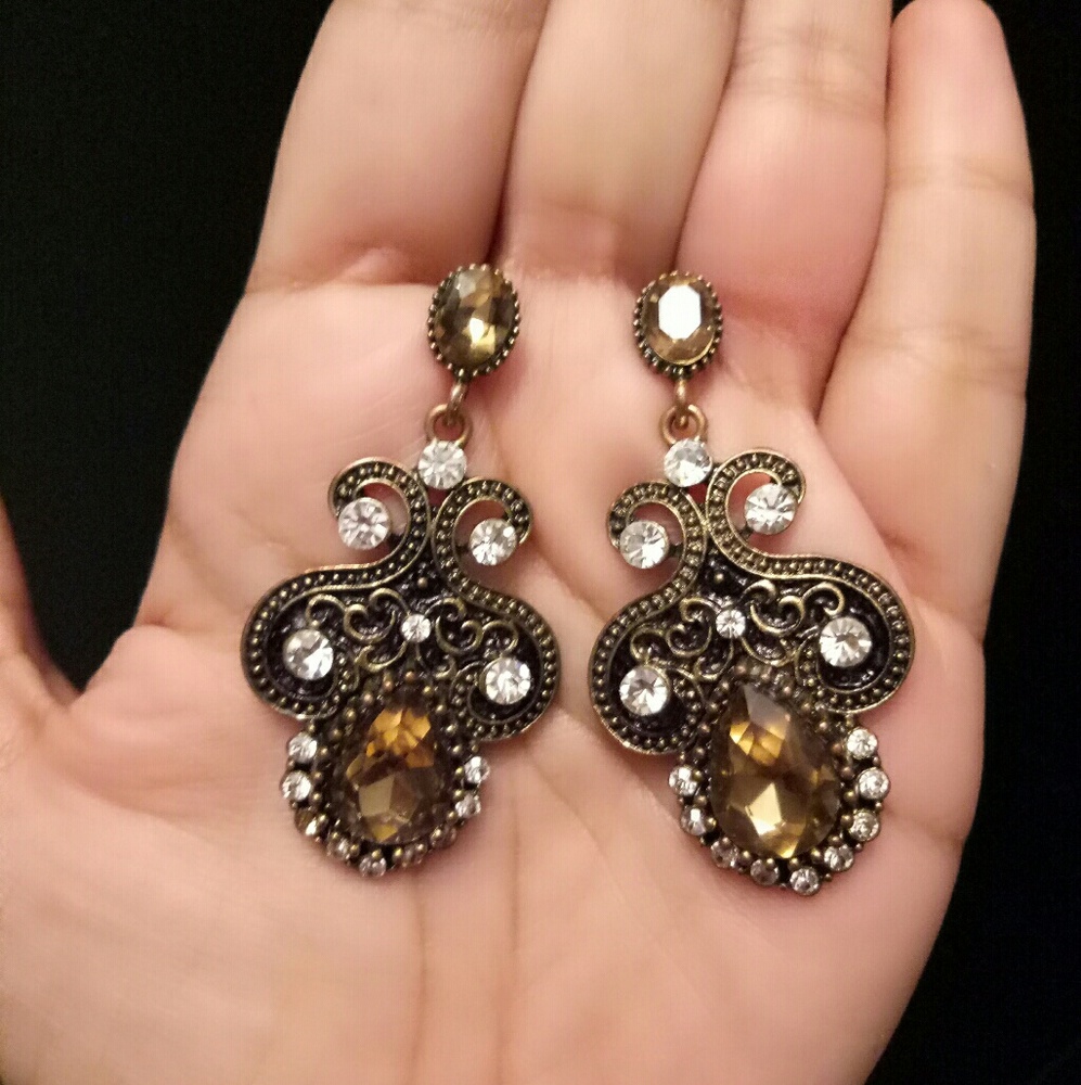 🔥SALE DATE NIGHT Earrings !
